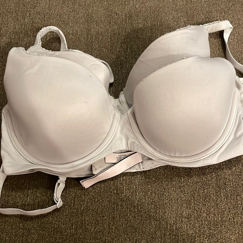 Lot of 2 Body by Victoria Demi bras